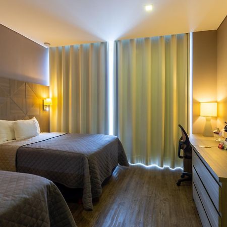Hotel Glow Point - Mulza ليون المظهر الخارجي الصورة