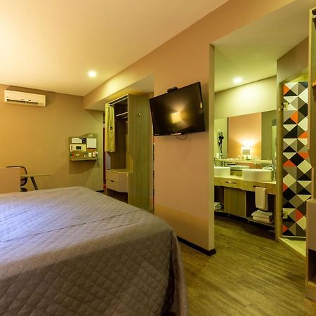 Hotel Glow Point - Mulza ليون المظهر الخارجي الصورة