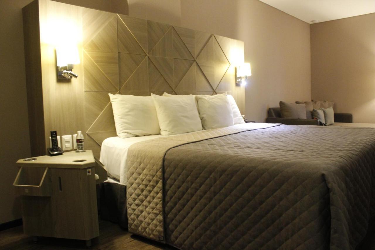 Hotel Glow Point - Mulza ليون المظهر الخارجي الصورة