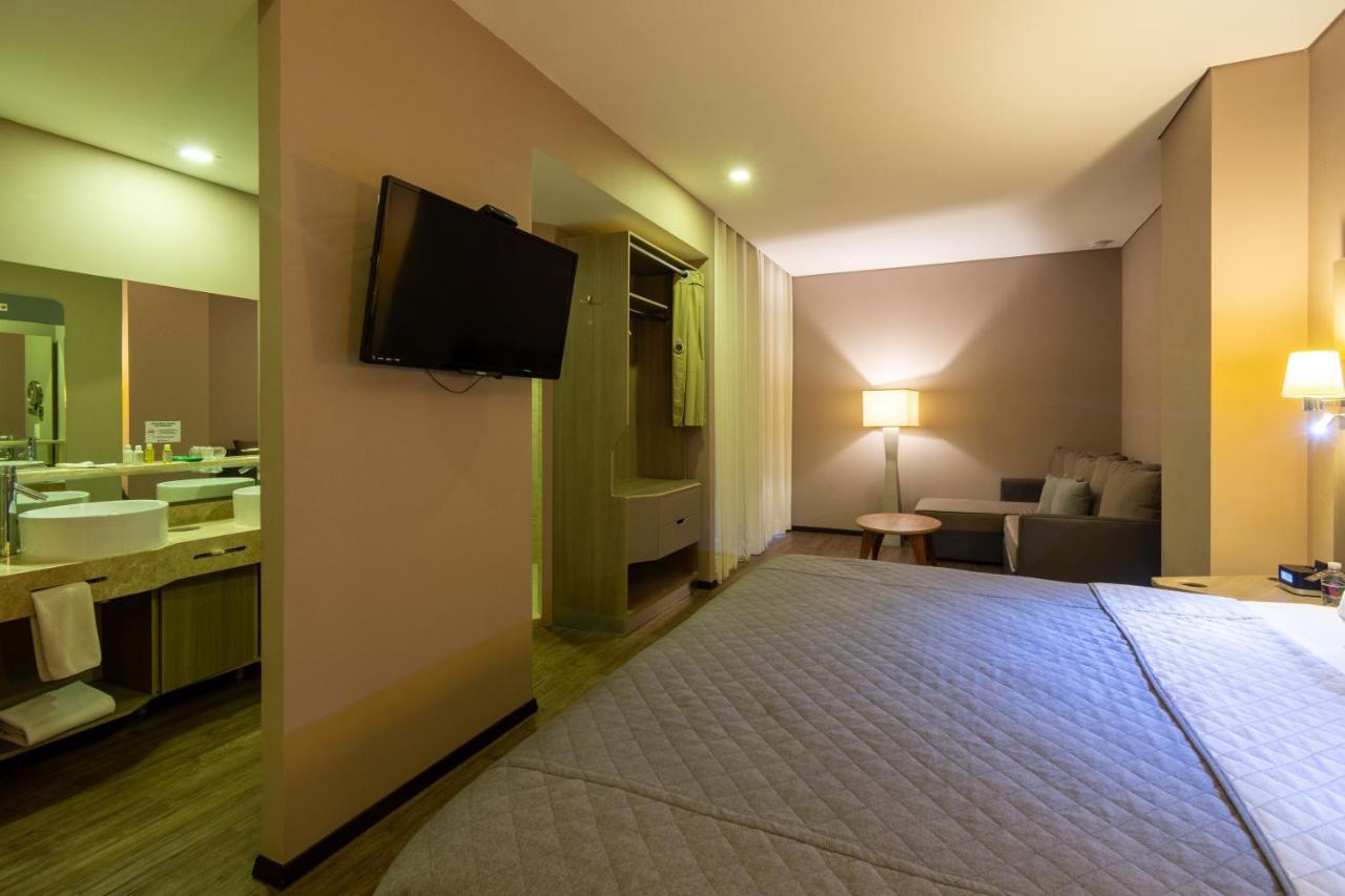 Hotel Glow Point - Mulza ليون المظهر الخارجي الصورة